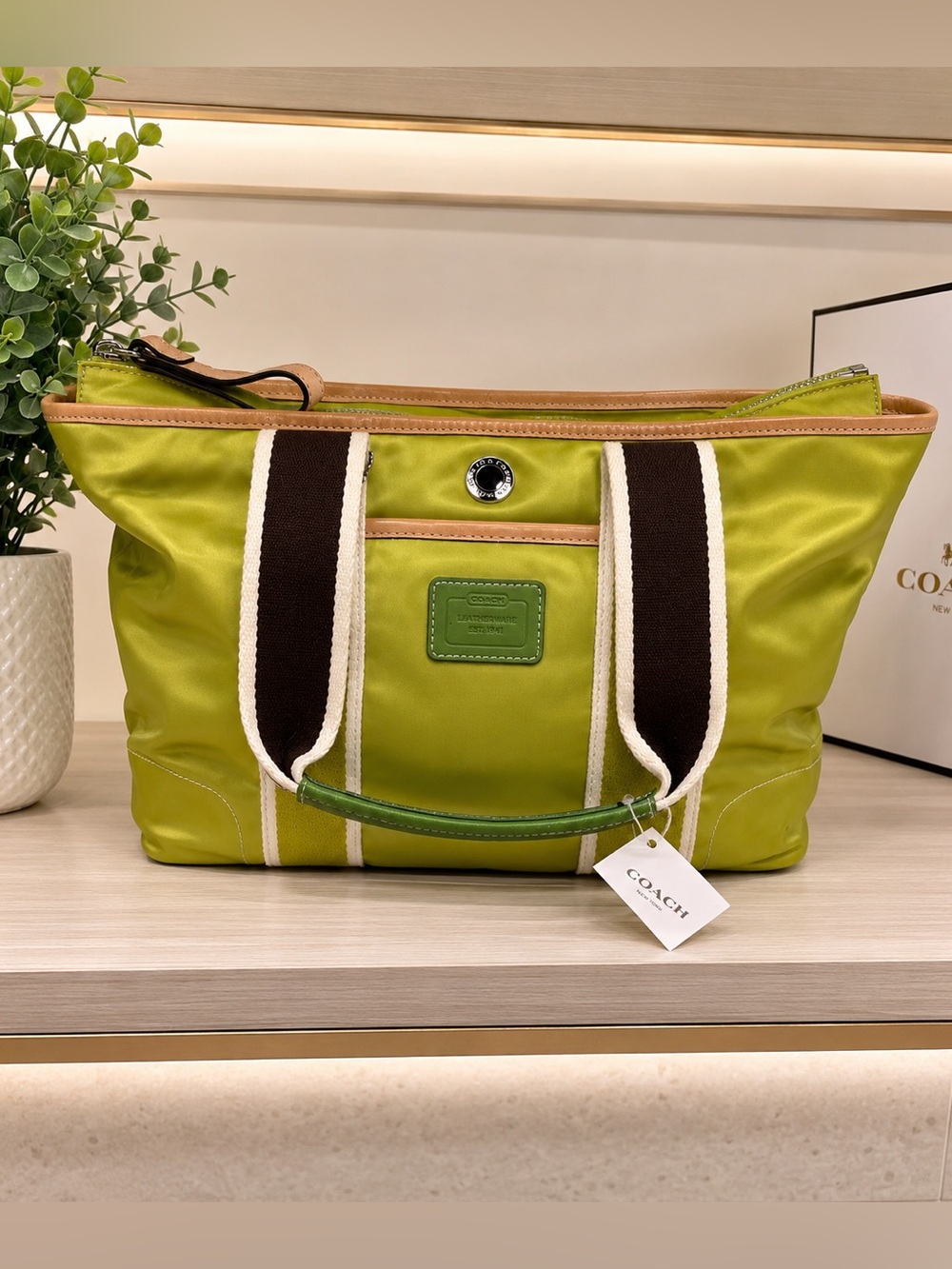 👜💚 Coach Hampton Weekend Chartreuse Shoulder Handbag 💚👜